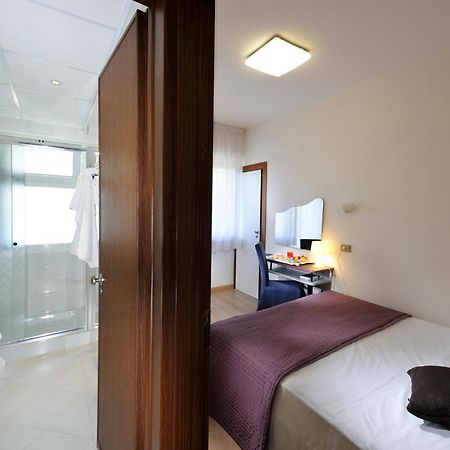 Hotel Eros Lignano Sabbiadoro Eksteriør billede