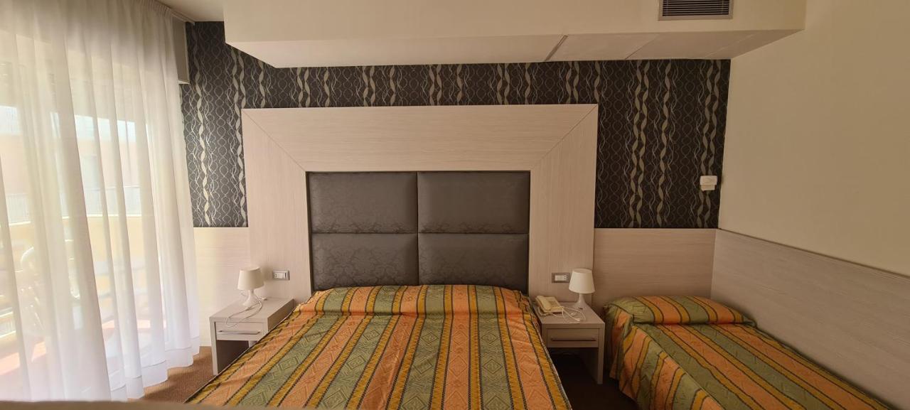 Hotel Eros Lignano Sabbiadoro Eksteriør billede