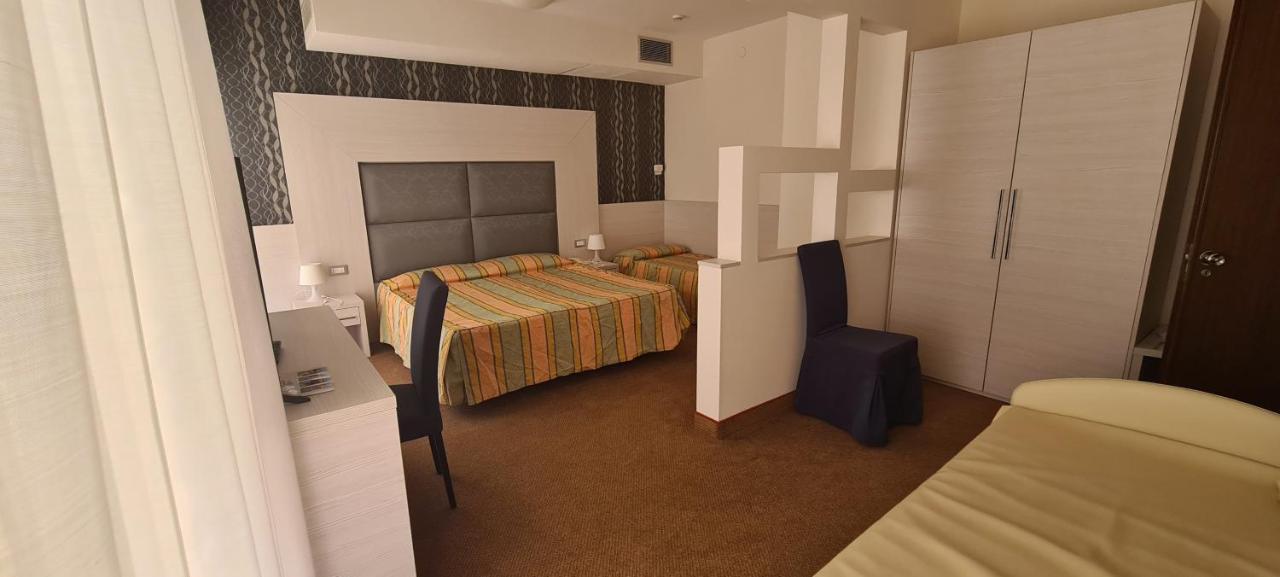 Hotel Eros Lignano Sabbiadoro Eksteriør billede