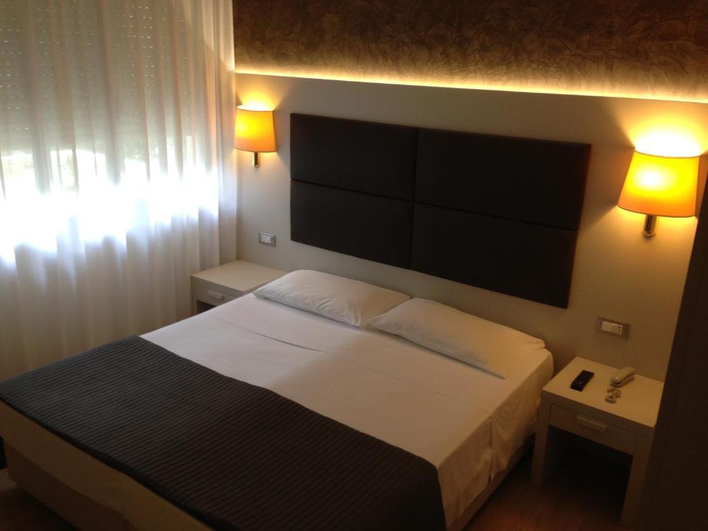 Hotel Eros Lignano Sabbiadoro Eksteriør billede