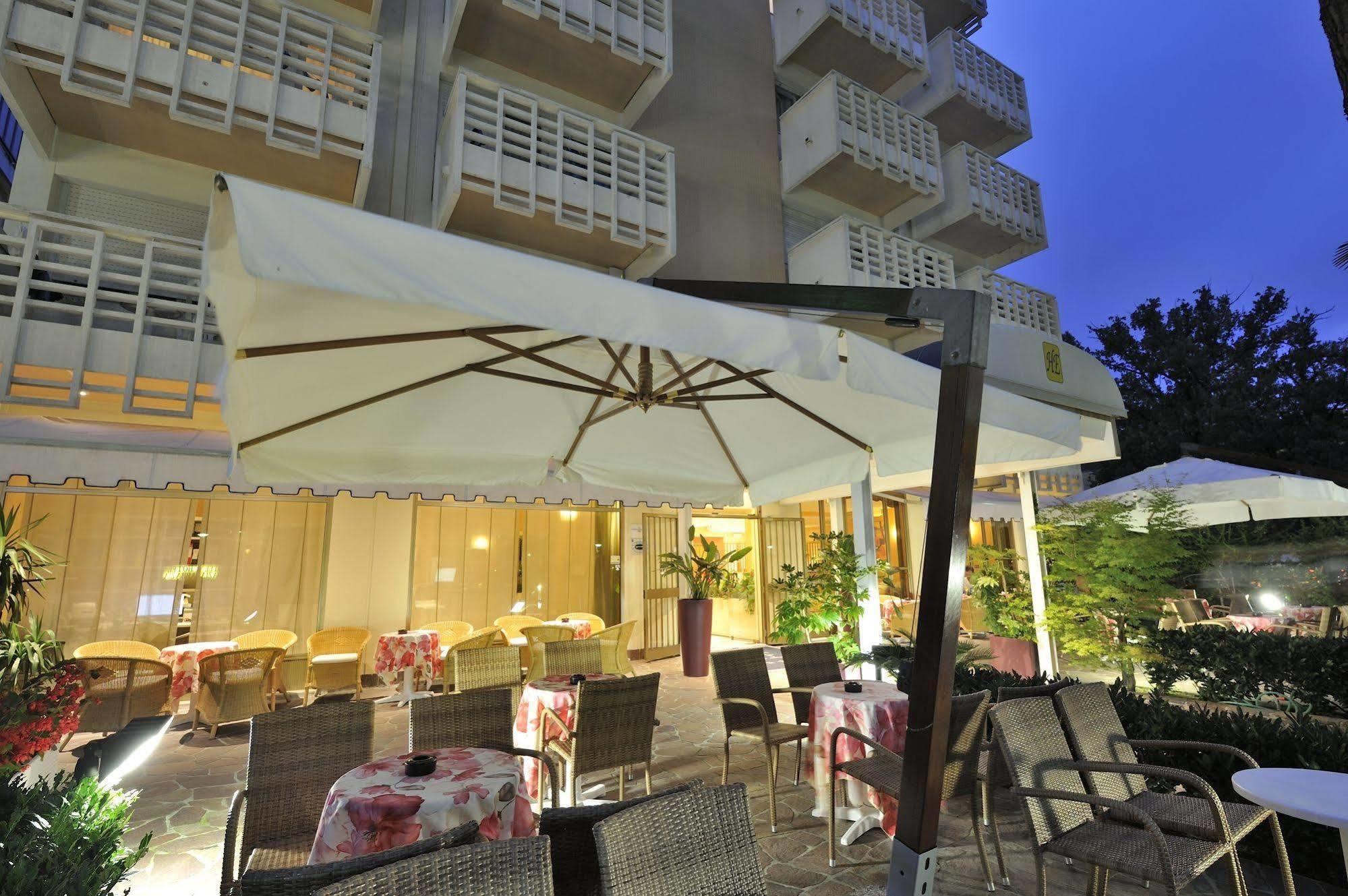 Hotel Eros Lignano Sabbiadoro Eksteriør billede